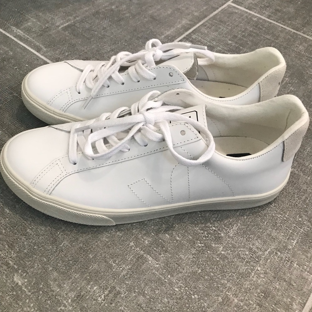 NWOT Veja Esplar Low Extra White Size 41